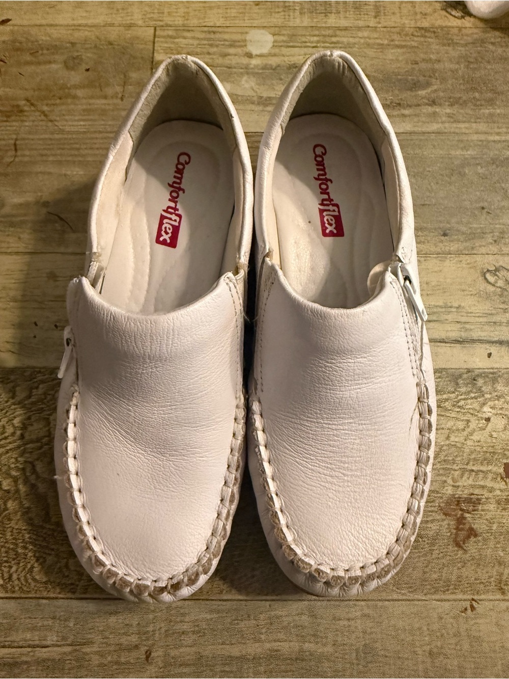 Comfortflex Women’s White Leather Slip-On Shoes Size 4 US Never Worn Comfort